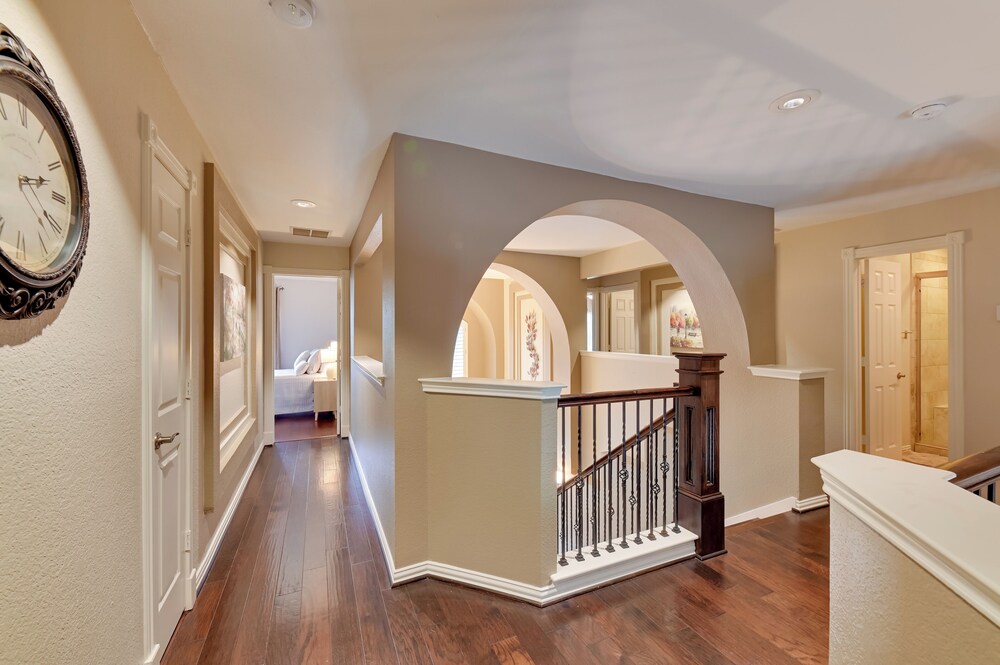 7 Mi to Lewisville Lake: Spacious Denton Home