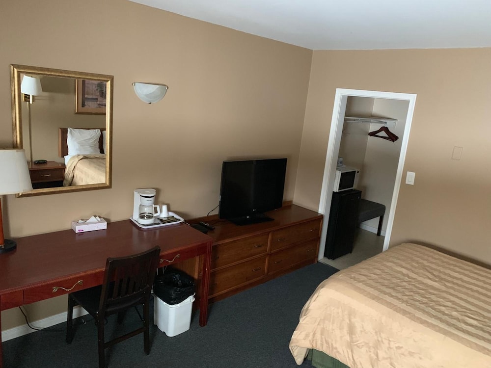 Village Inn & Suites