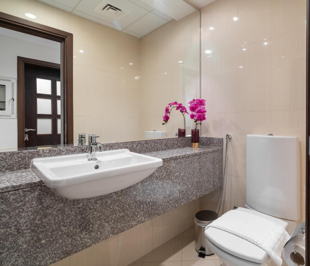 2BD 2 5BA Superior Apt With Pool Gym Beach Access