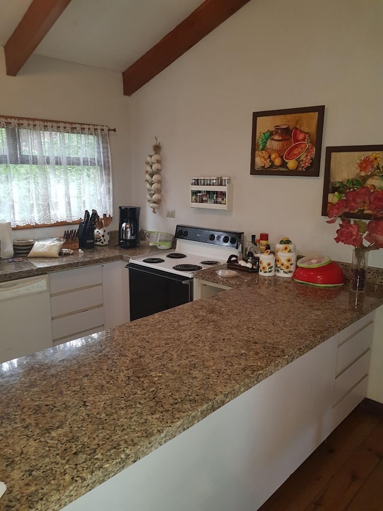 Beautiful Lake House Atitlan AT001