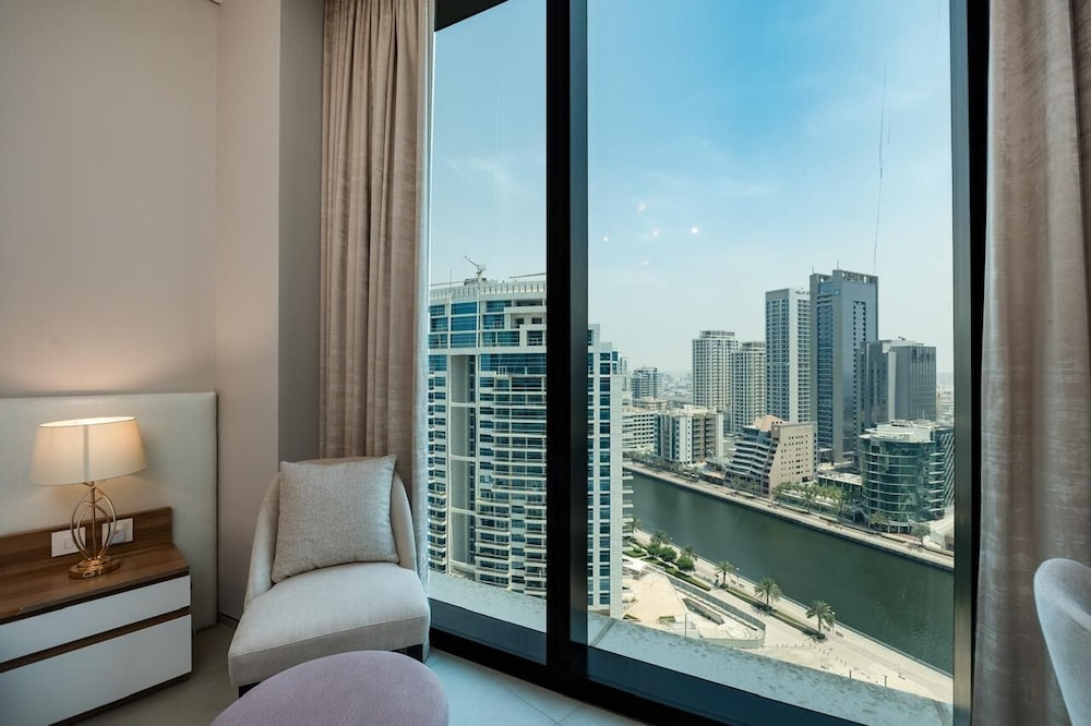 Beachfront 1BR Jumeirah Gate Tower 1