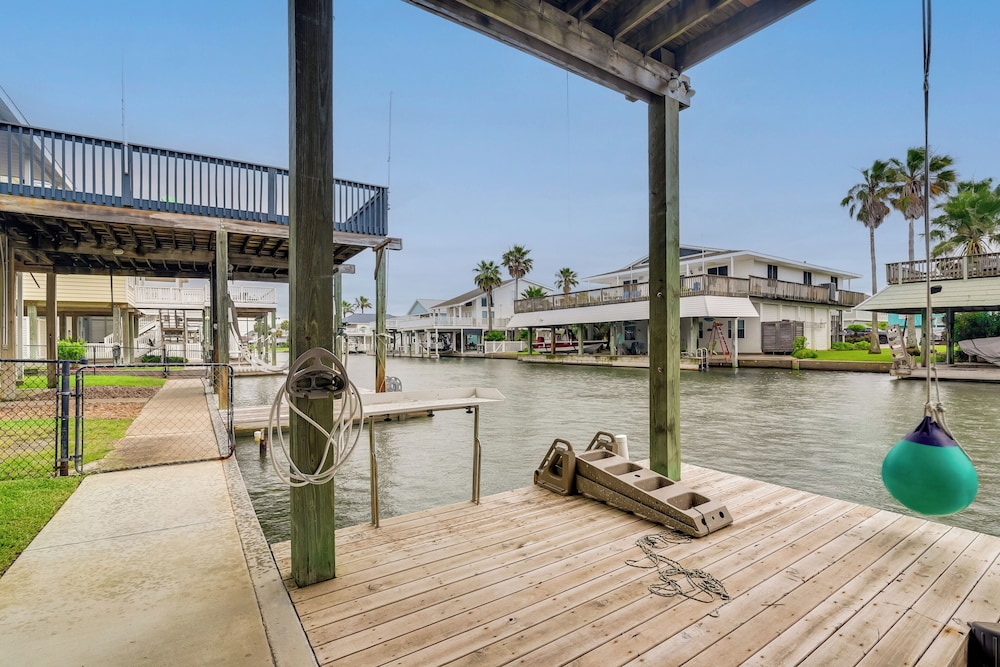 Private Dock & Kayaks: 'reel Fun in Sea Isle'