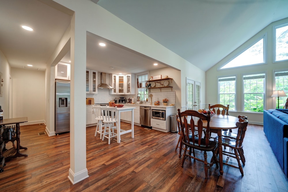 Lakeside Country Cottage