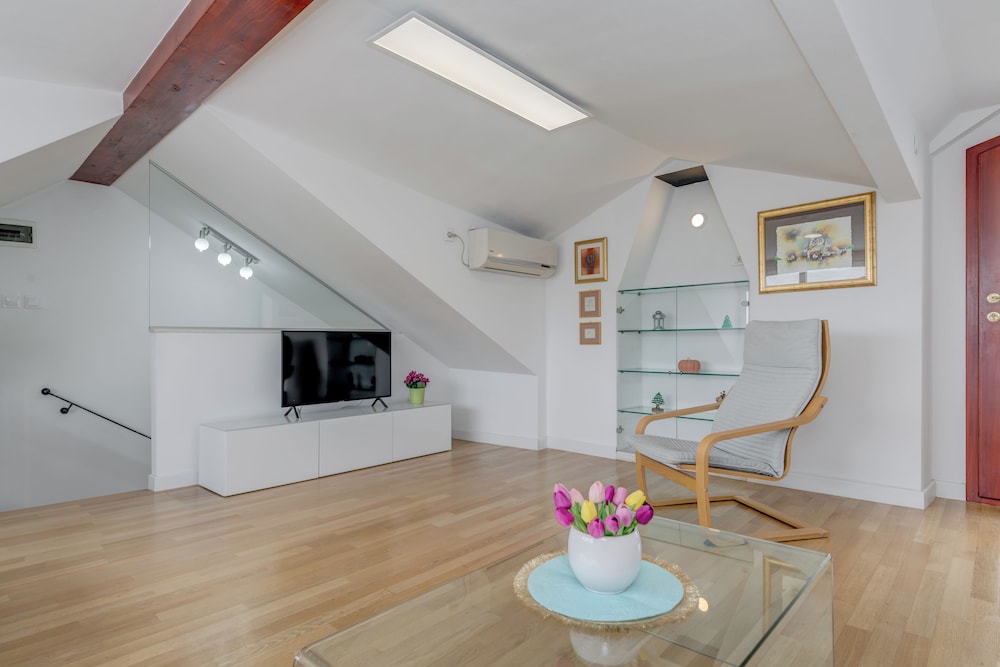 Heritage Carollini, Two-Story Residence