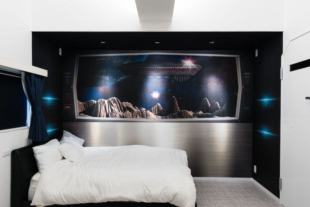 GUEST HOUSE DISCOVERY SHIP view 4
