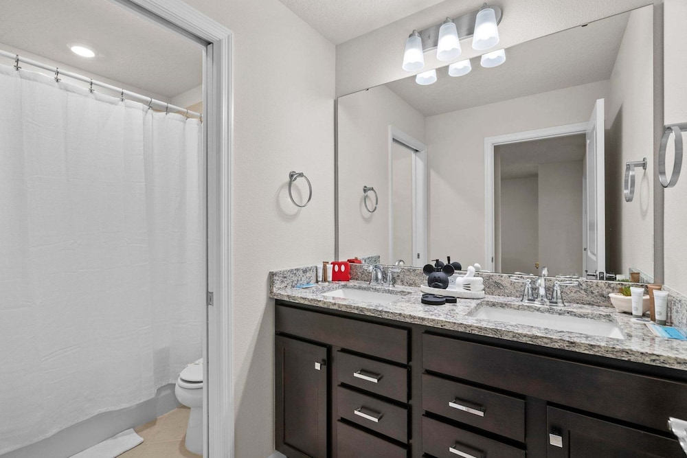 Beautiful 5BR Home Private Pool and Themed Rooms
