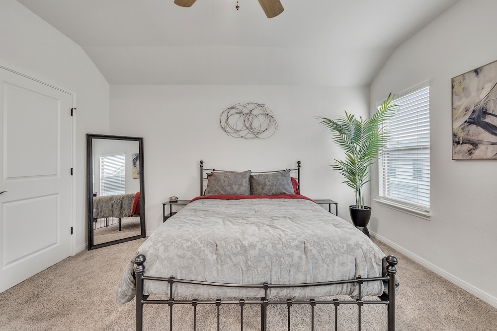 Modern 3br In Gated Community Near Jbsa & Seaworld 3 Bedroom Duplex