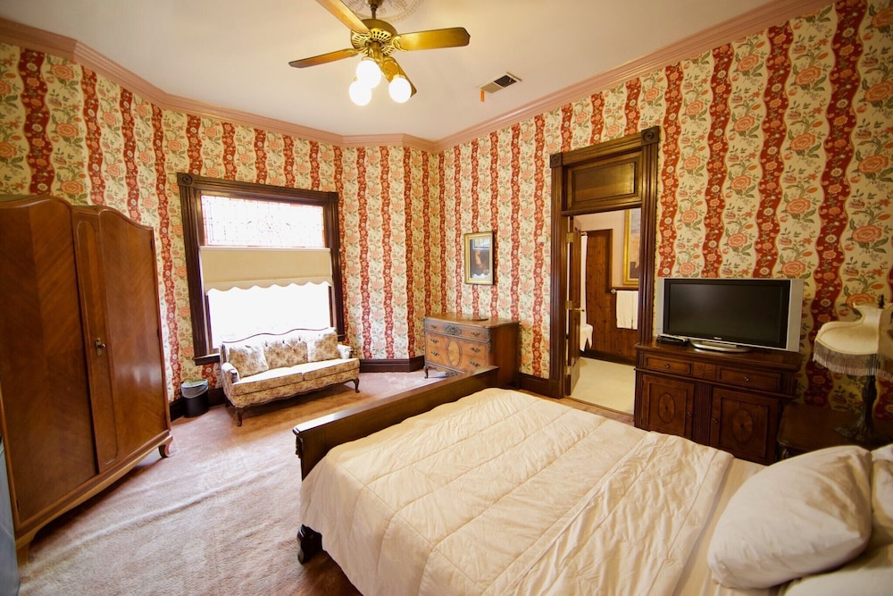 Irwin Street Inn