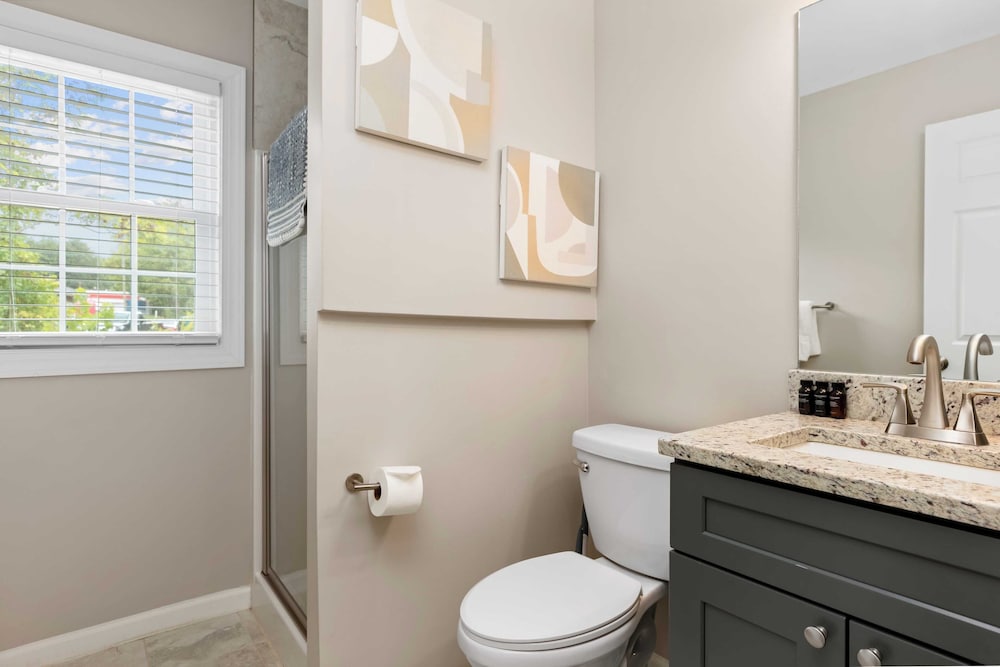 White Pine & Red Bud Buyout by Avantstay 2 Home Buyout Sleeps 16!