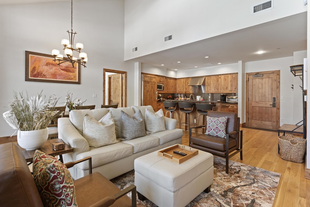 302 - Three Bedroom Shooting Star 3 Condo