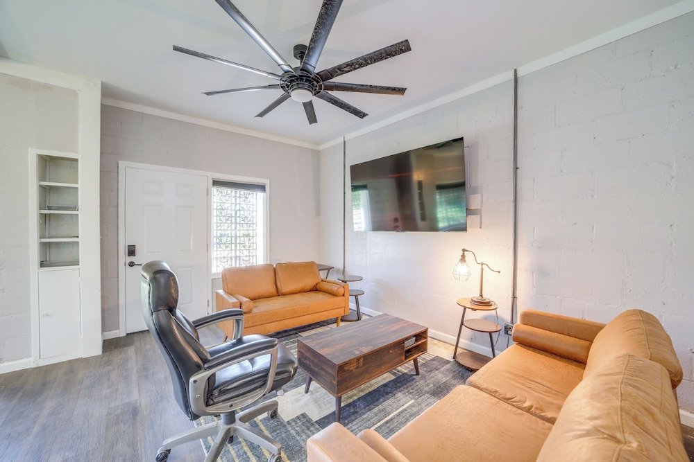7 Mi to Dtwn Tulsa: Dog-friendly Home w/ Yard