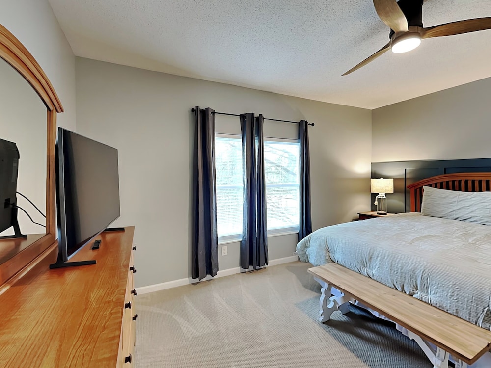 Mountain Breeze Retreat by Jackson Mountain Rentals