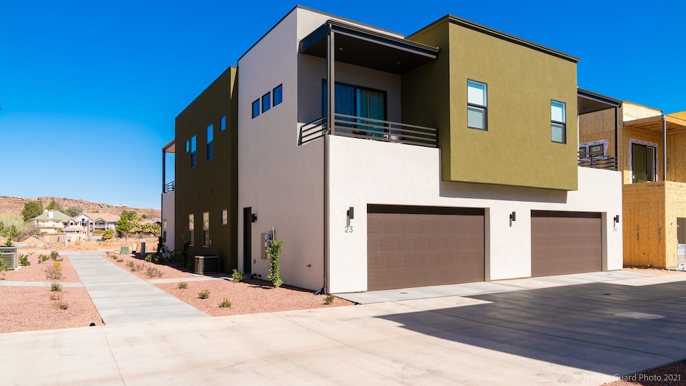 Villa #23 At Bloomington Country Club 4 Bedroom Townhouse by Redawning view 2