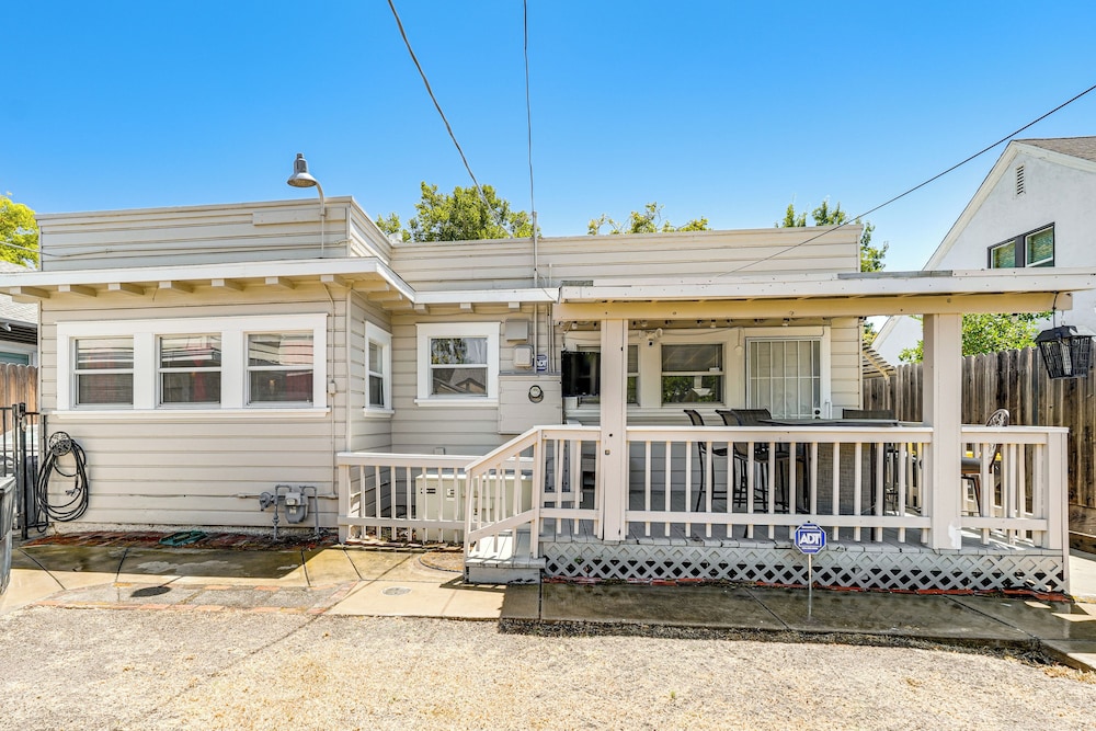 Miracle Mile Stay: Classic Stockton Home w/ Yard!