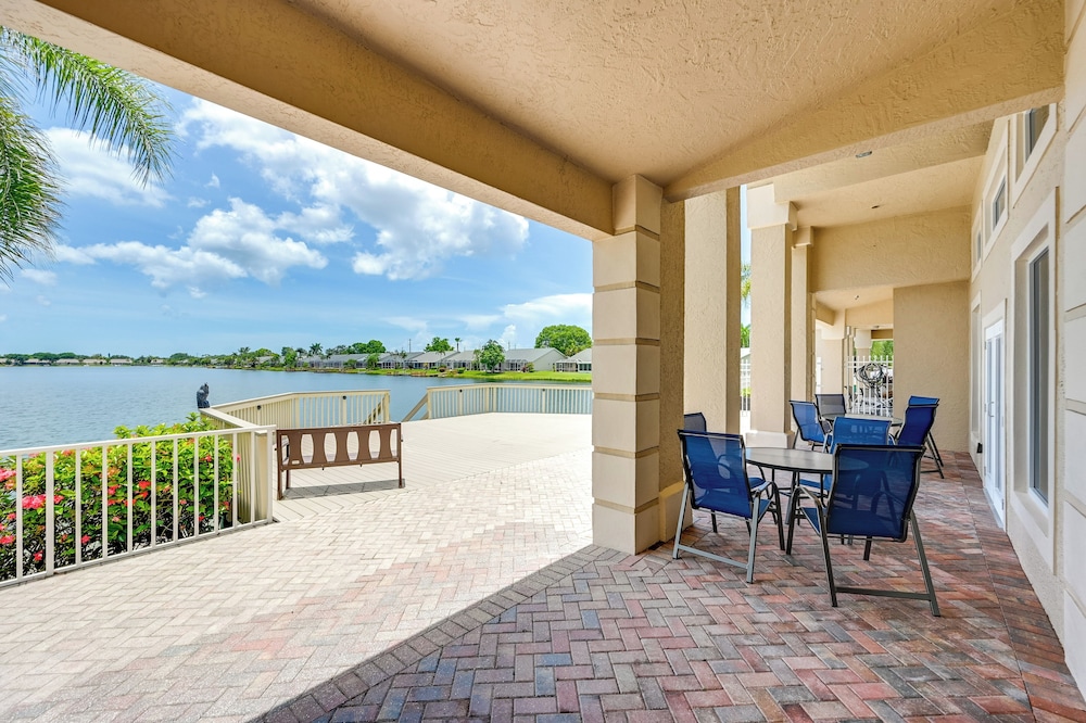 Resort Community Escape: Naples Home 5 Mi to Beach
