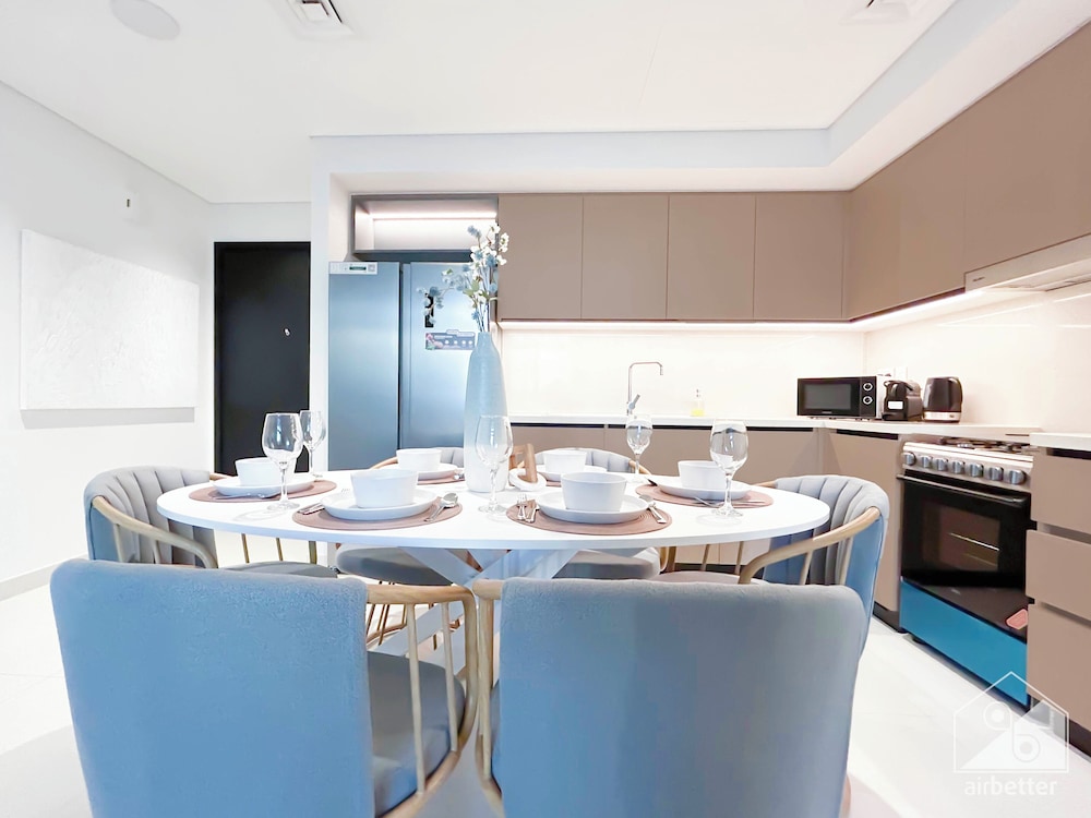 Luxurious 4B Balcony & Views Burjcrown Downtown