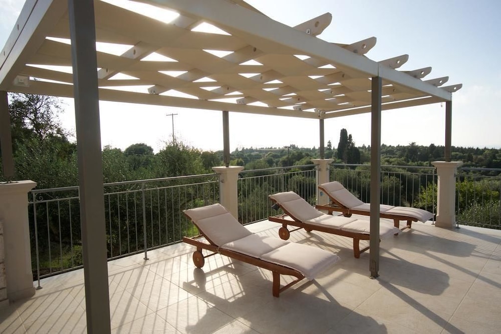 Vryonis Villa