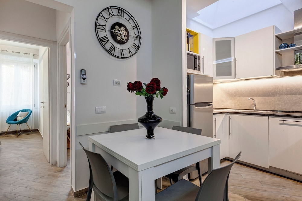 Barnaba Apartment by Mamo Florence