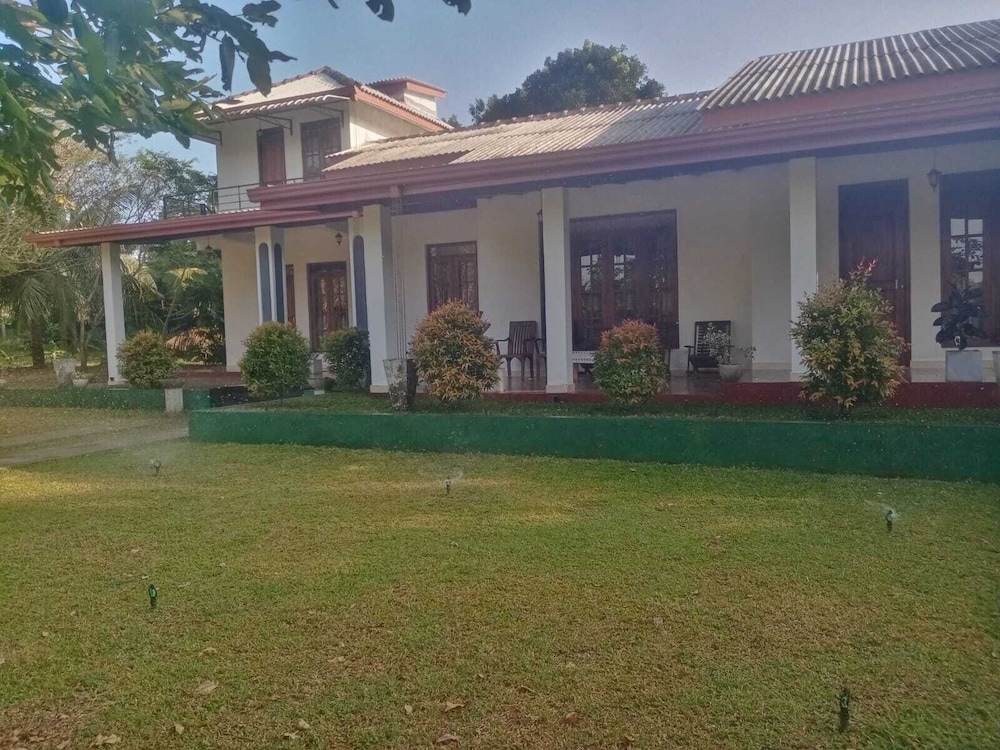Kumbuk Sewana Villa