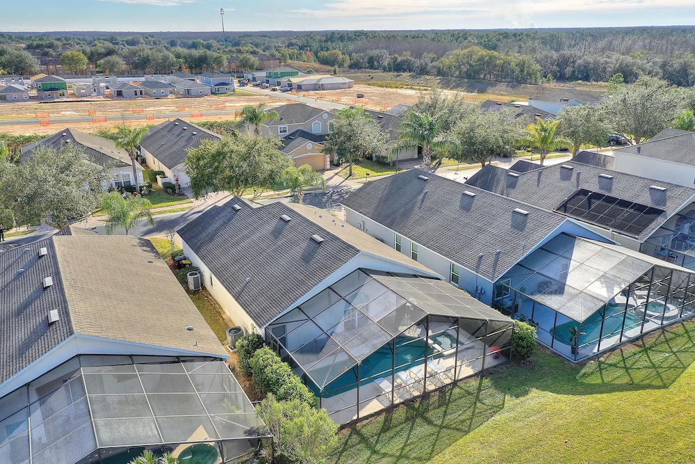 Drayton Place at Highgate Park by Shine Villas - Image 1