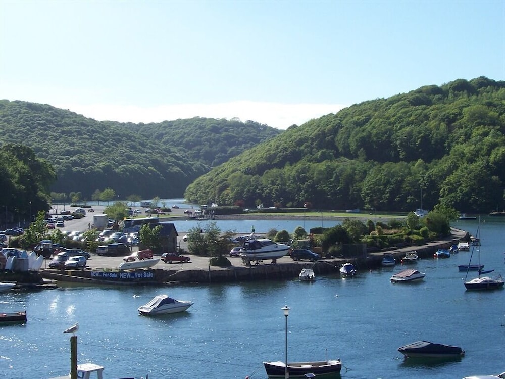 Looe Vacations - Dolphin Guest House - Property Image 1