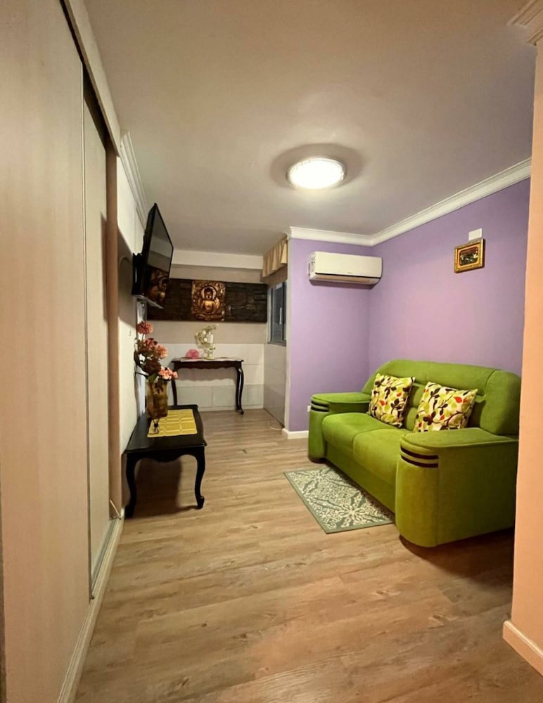 Spacious, Renovated, 2Hb in Style and With Pool