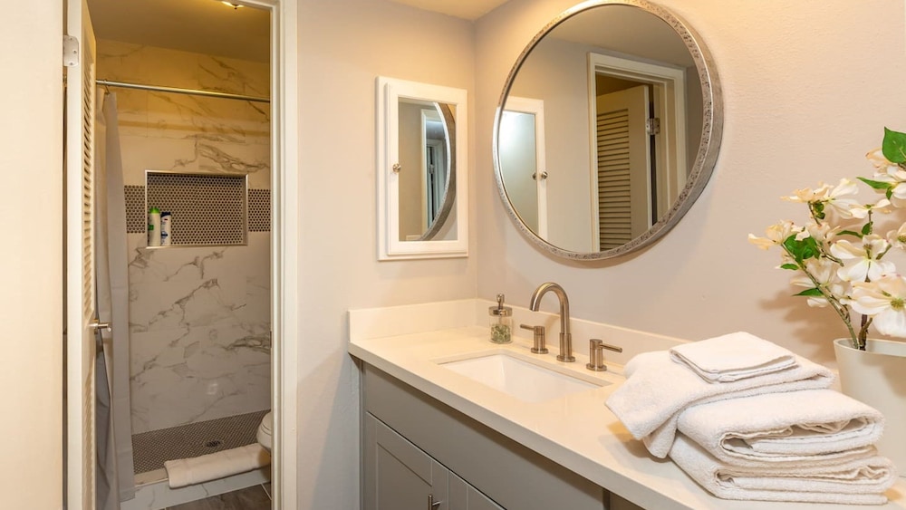 Ultra Modern Old Town Scottsdale 3 Bedroom!
