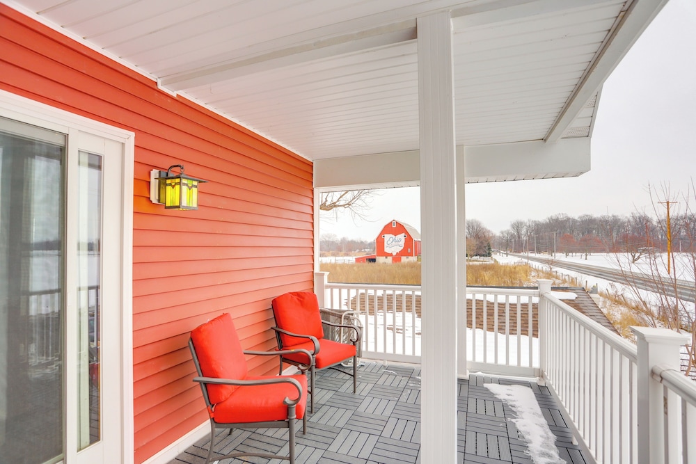 7 Mi to Cedar Point: Retreat w/ Hot Tub & Gazebo
