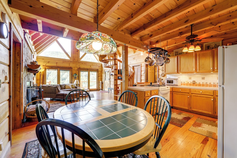 Panoramic Mountain Views & Decks: Franklin Cabin!