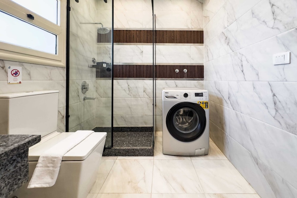 Posh & Panoramic 2bdr Rooftop 5 Min To Airport