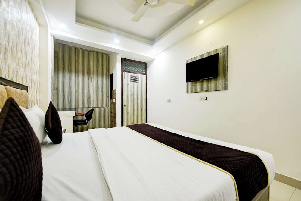 Hotel Lookout Stay Delhi IGI Airport