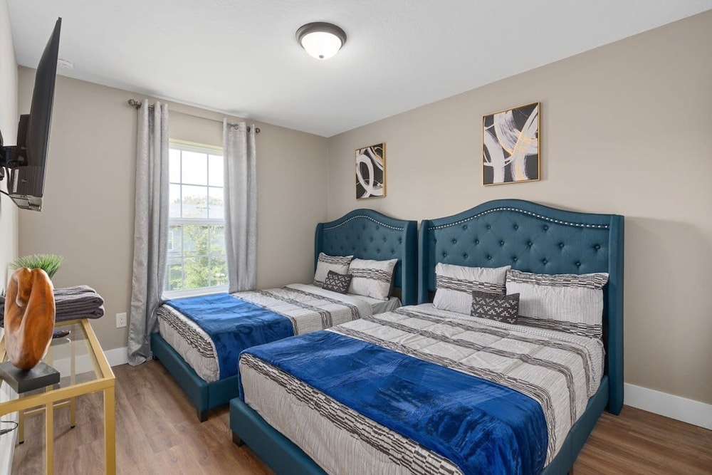 Super Cool- Sleeps 17 Newly Built Near Parks