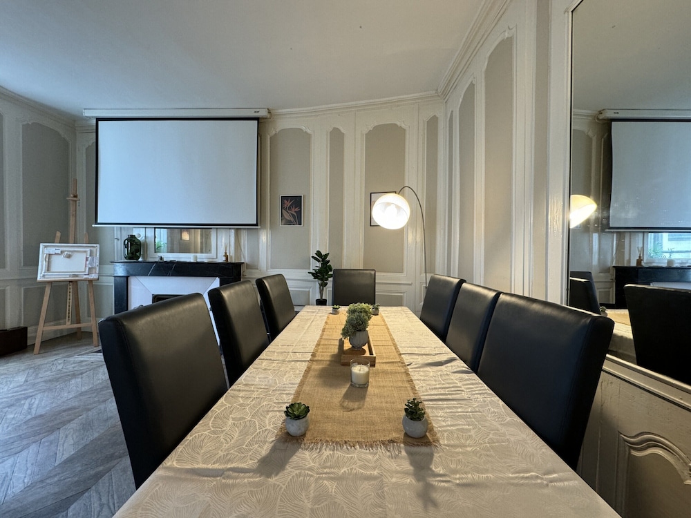 Villa in Le Mans Near Plantagenet City