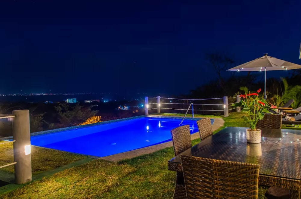 Luxury 4BR Villa with Pool