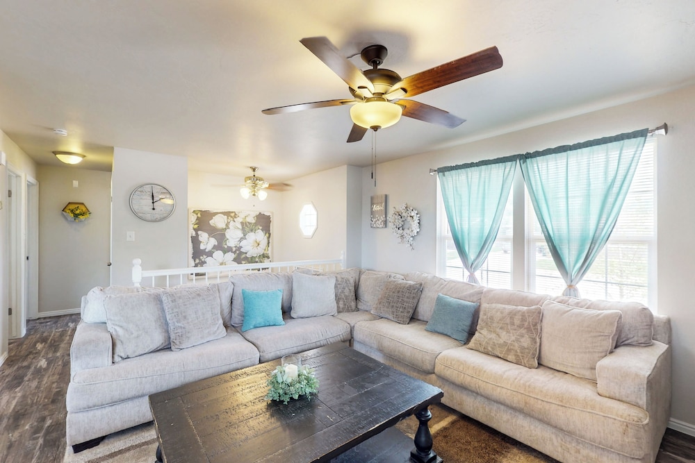 4BR Home w/ W & D, Private Backyard