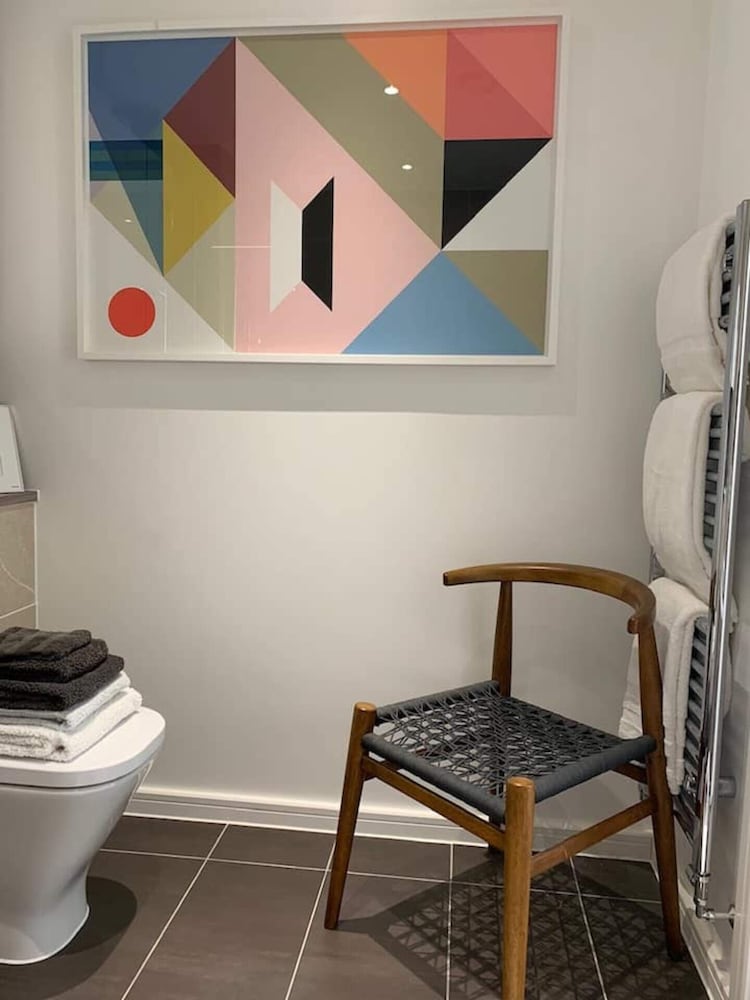 Stylish and Chic 1 Bedroom Apartment in Canning Town