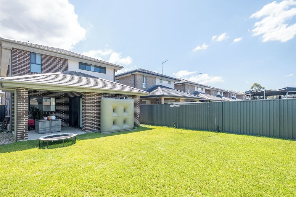 Kozyguru | Marsden Park | Charming 5Bed + Backyard