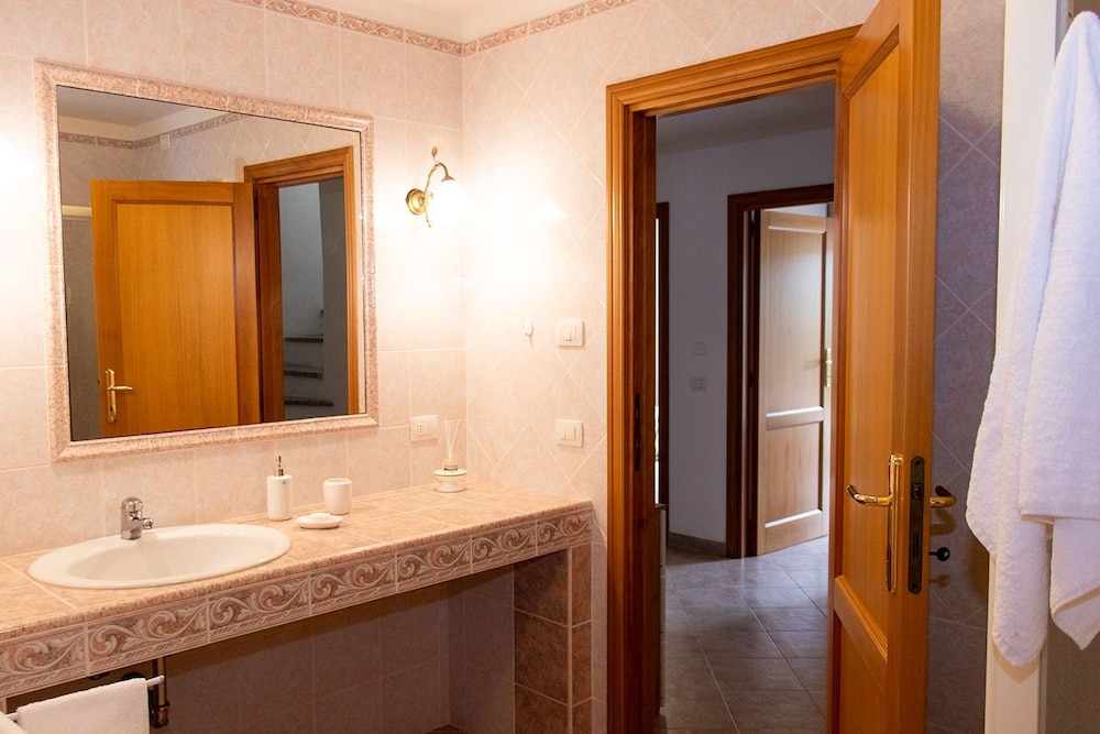 Sardinia Re - Villa Green Val