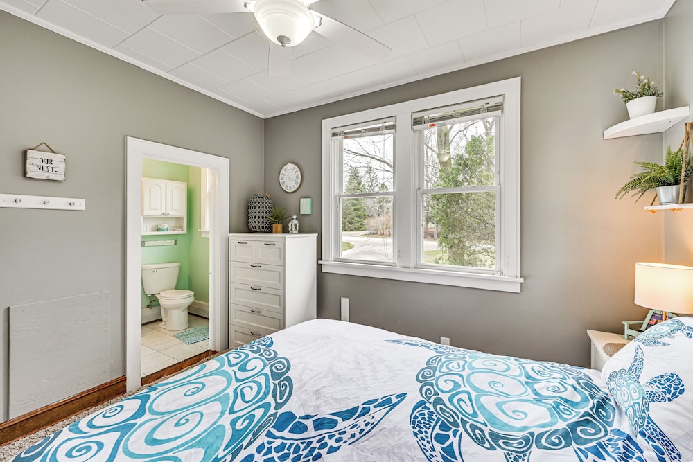 1/2 Mi to Beach & Lake Michigan: Condo w/ Pool!