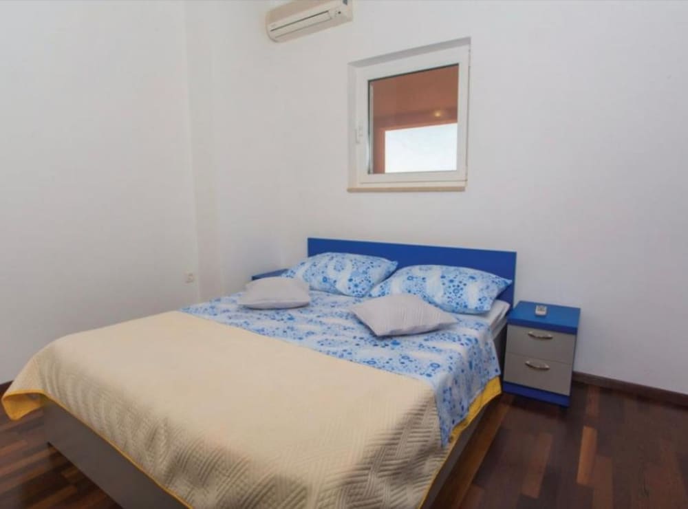 Apartments Grljusic