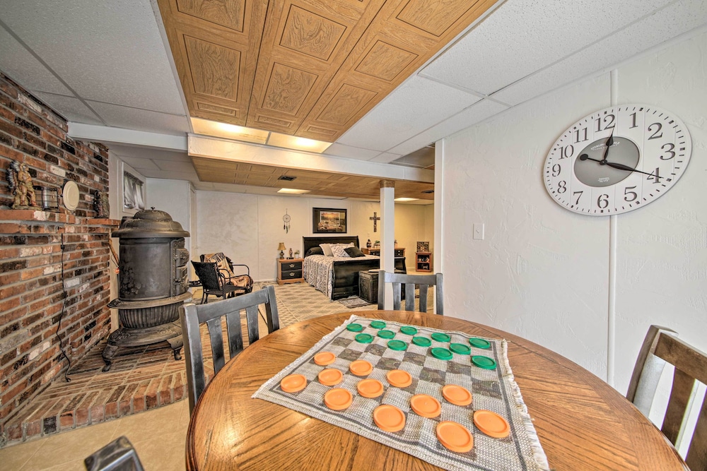 Traditional Country Home in De Soto w/ Yard! - Property Image 30