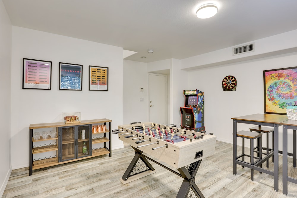 Rooftop Patio, Skyline Views: Phoenix Townhome!