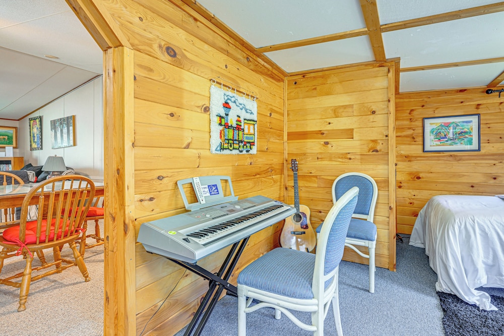 Fire Pit & Decks: Creekside Cabin in Robbinsville