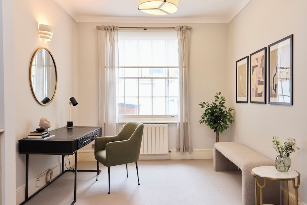 Regent's Park Mews