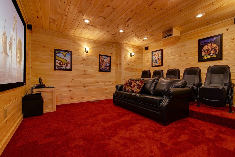 Critter Cove - 2 Bedrooms, 2 Baths, Sleeps 10 Home by RedAwning