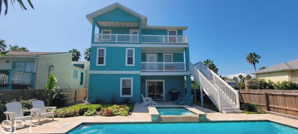 Tranquil Turquoise Retreat