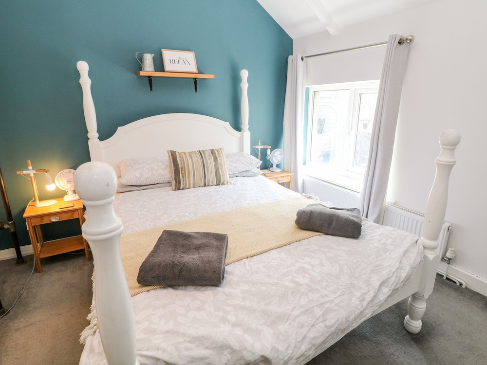 Harpur Cottage view 4
