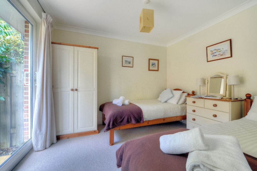4 Coram Court