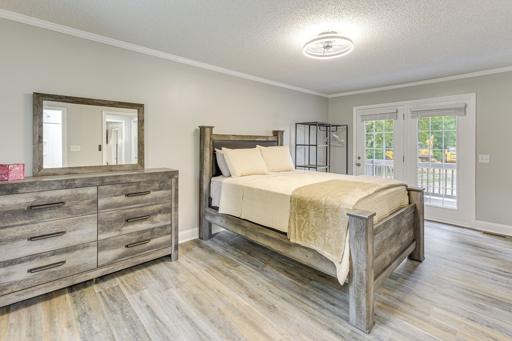 Private Deck & Yard: Home 3 Mi to Dtwn Sanford!