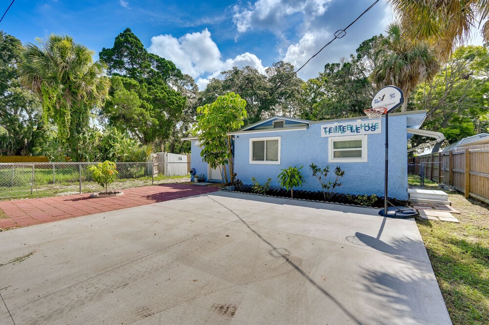 Sunny Hudson Home w/ Private Yard & Fire Pit! view 3